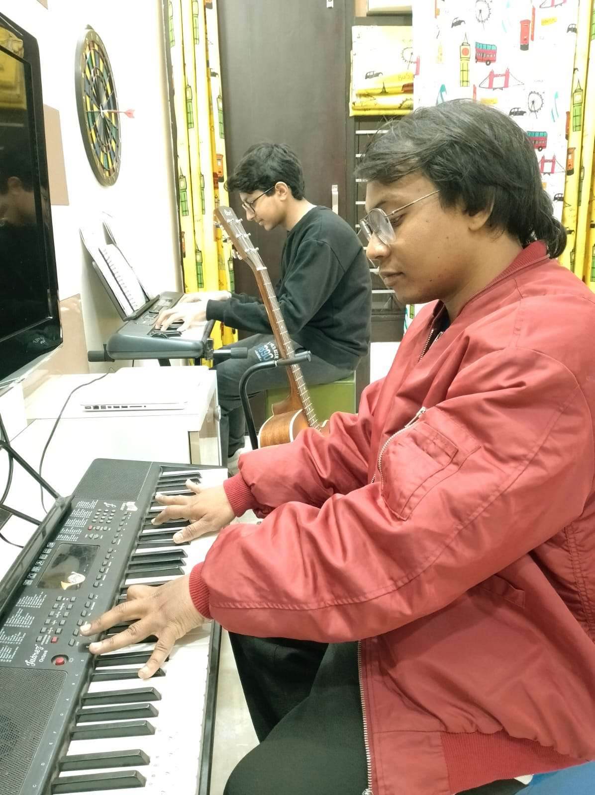 Hero Music Classes for Guitar and Piano | Ashok Vihar Gurgaon - ActivityKidz