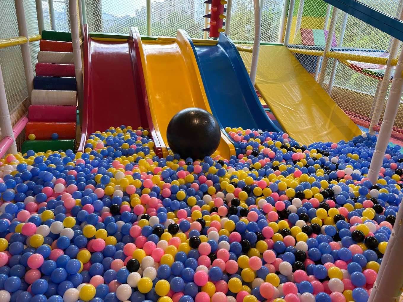 Bounceeland Indoor Play Area | World Metro Mall Sector 56 Gurgaon - ActivityKidz