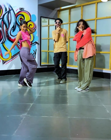 Cosmic Dance Embassy for Bollywood Hip Hop Dance | Sector 31 Gurgaon