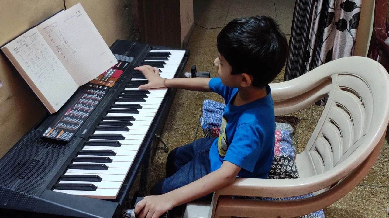Fingerstyle Club - The School of Music for Piano Guitar | Emaar Palm Drive Sector 66 Gurgaon - ActivityKidz