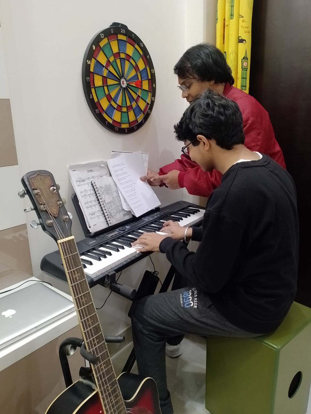 Hero Music Classes for Guitar and Piano | Ashok Vihar Gurgaon