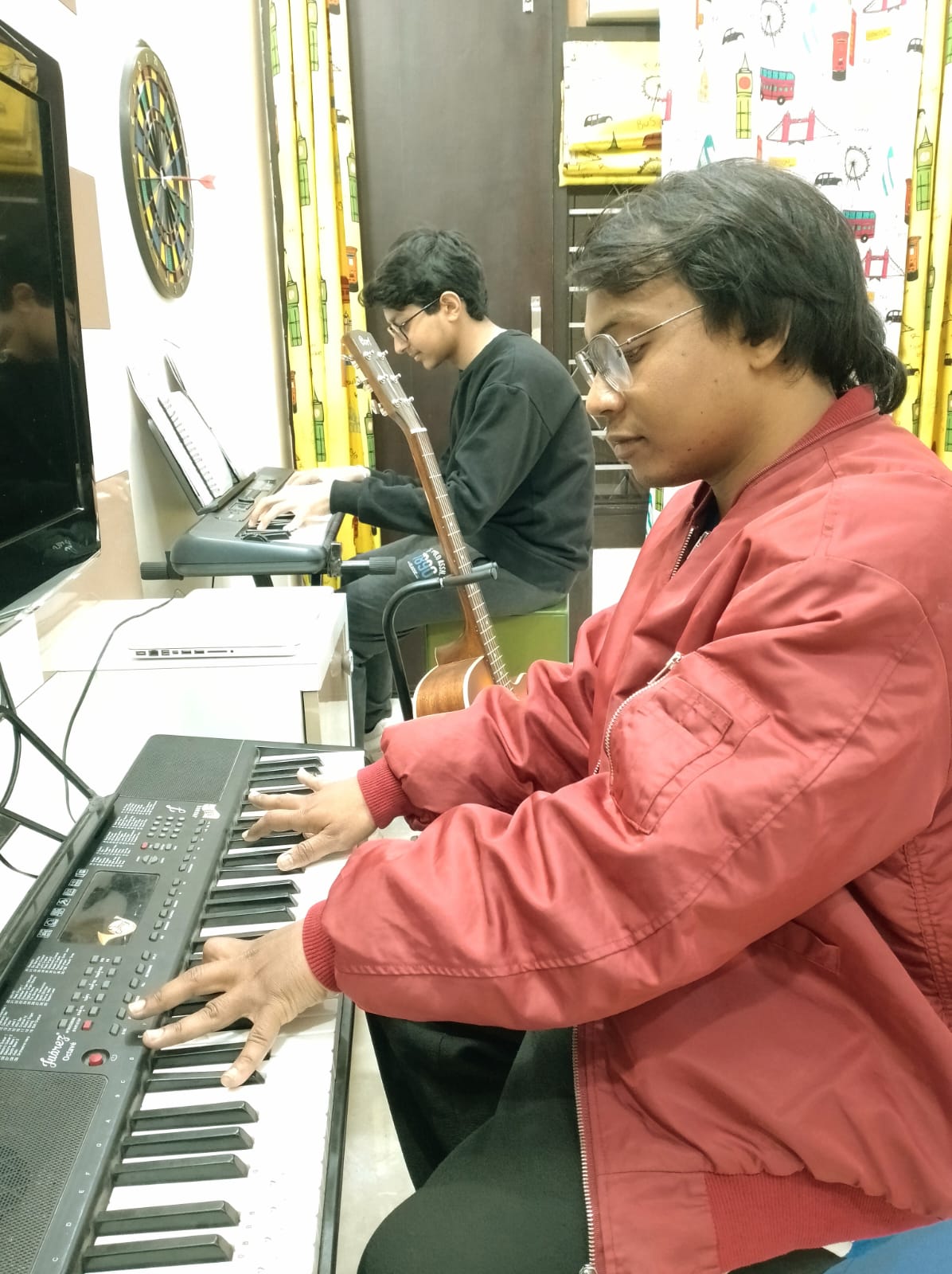 Hero Music Classes for Guitar and Piano | Ashok Vihar Gurgaon