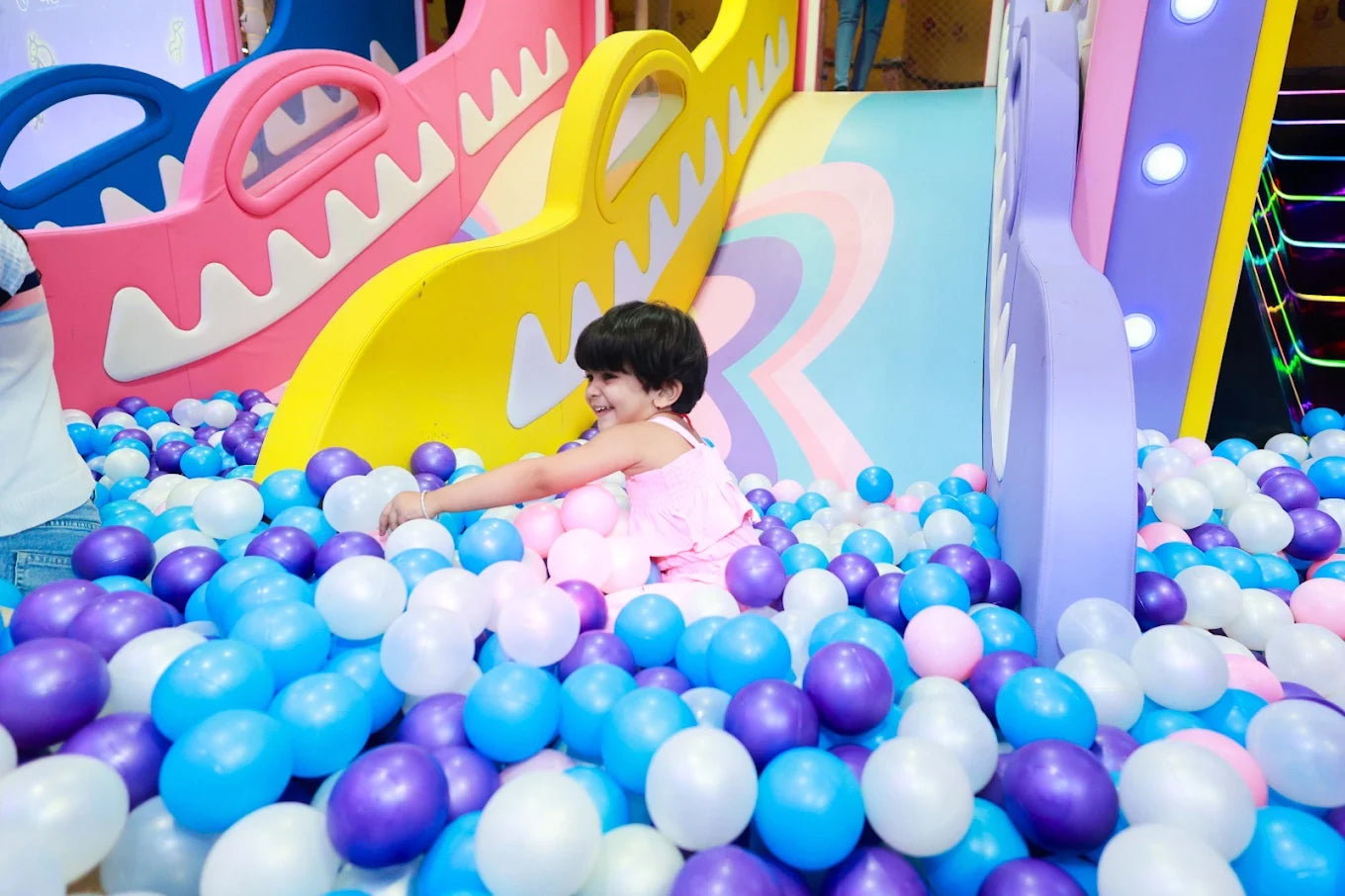 Jus' Jumpin' Indoor Play Area | R Mall Thane West Mumbai