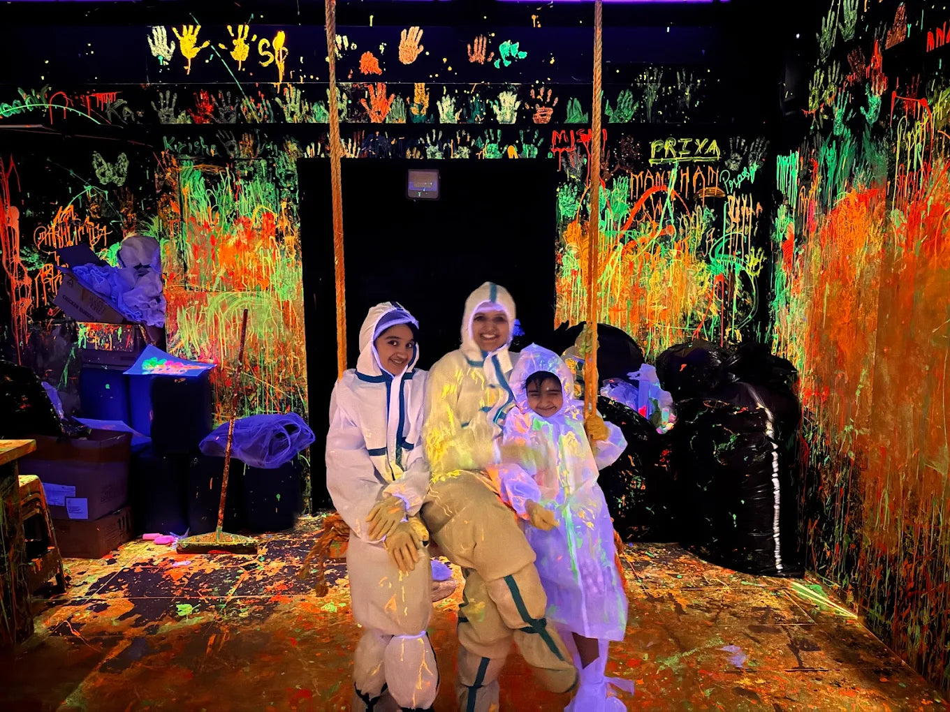 Neon Splash Room | Opposite Infinity Mall Andheri West Mumbai