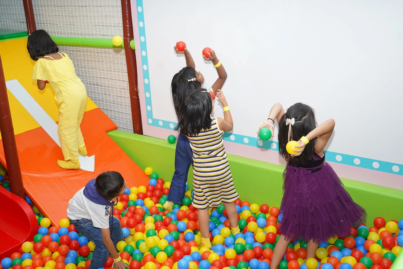 Simon Say's Play Area | Blue Saphhire Business Park PCMC Pune