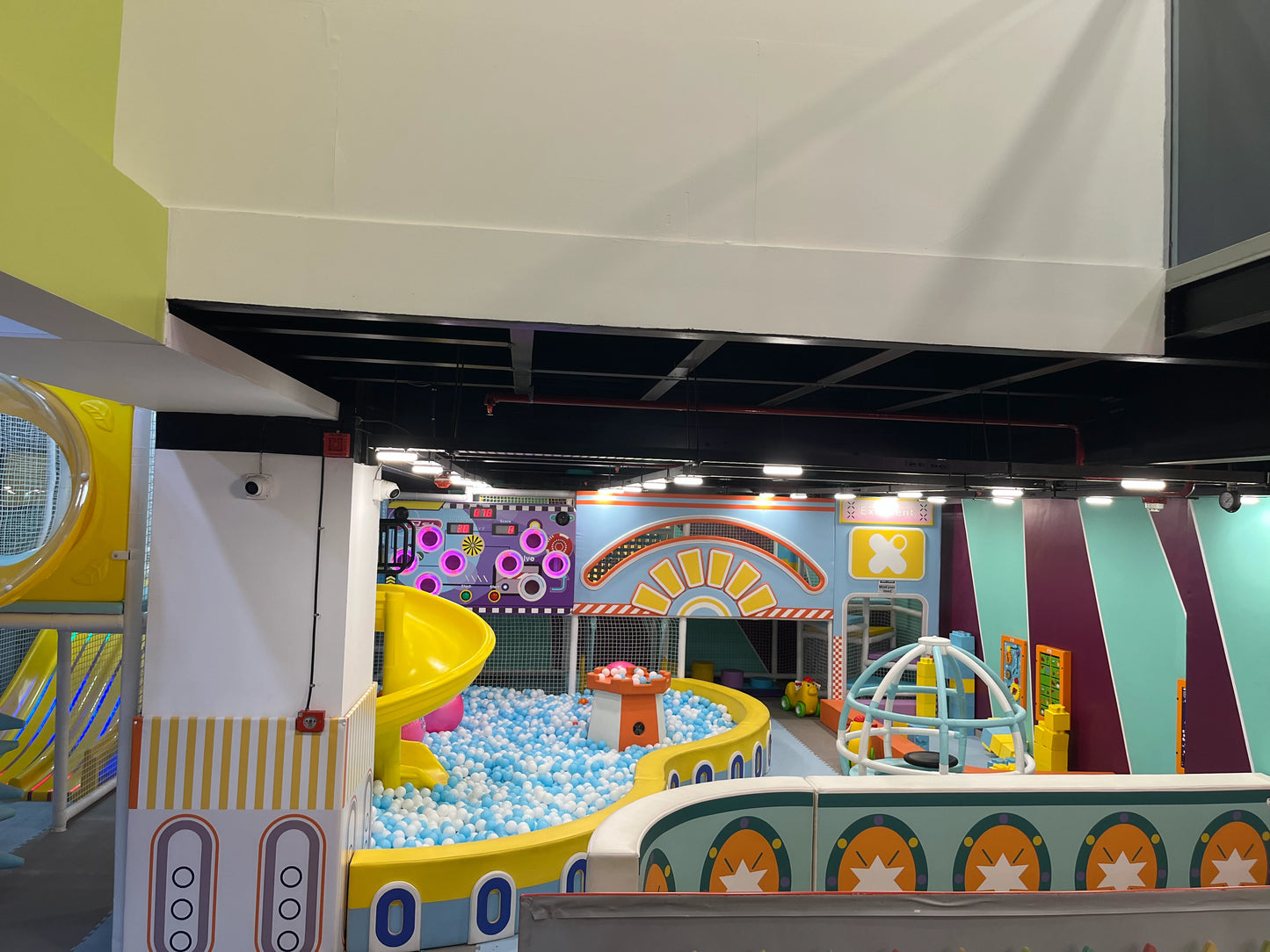 Skyjumper Amusement & Trampoline Park | Grand Square Mall Velachery Chennai
