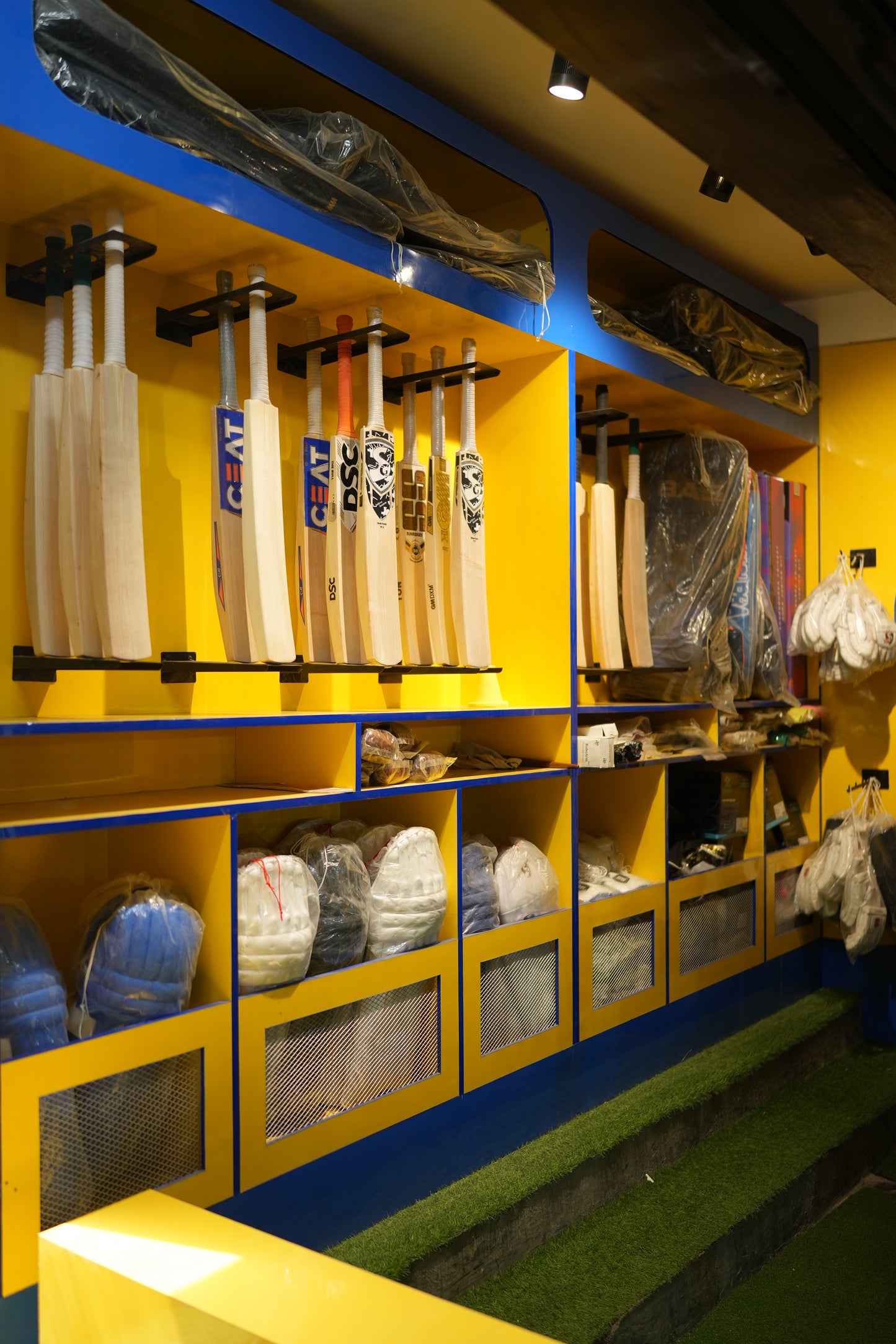 Strike The Ball Cricket Bowling Machine & Robo Arm Sector 57 Gurgaon