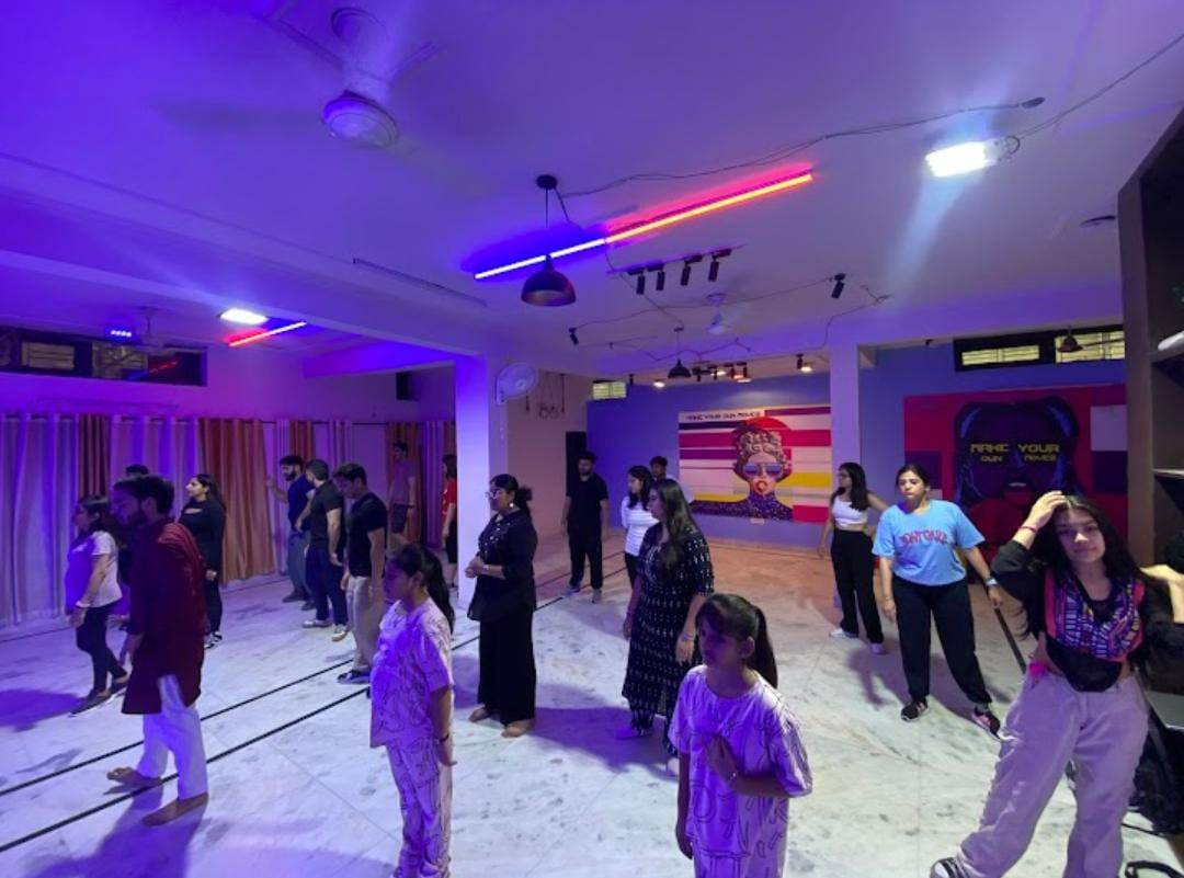 Make Your Own Moves Dance Studio for Bollywood Freestyle Semi Classical | Sector 1 Palam Vihar Gurgaon - ActivityKidz